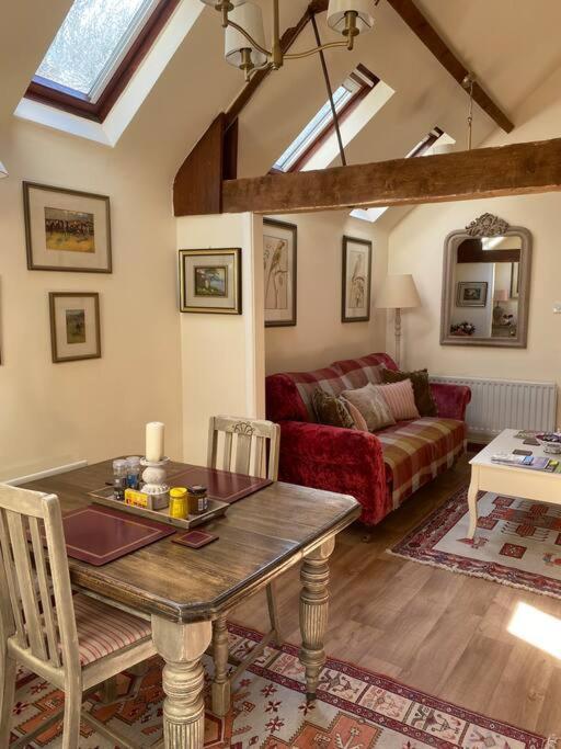 The Grooms Loft Self Contained Apartment Milton Abbas Εξωτερικό φωτογραφία