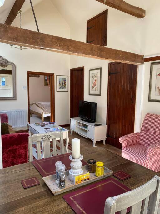 The Grooms Loft Self Contained Apartment Milton Abbas Εξωτερικό φωτογραφία